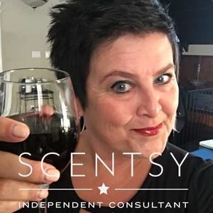 Meet your Posher, Monica